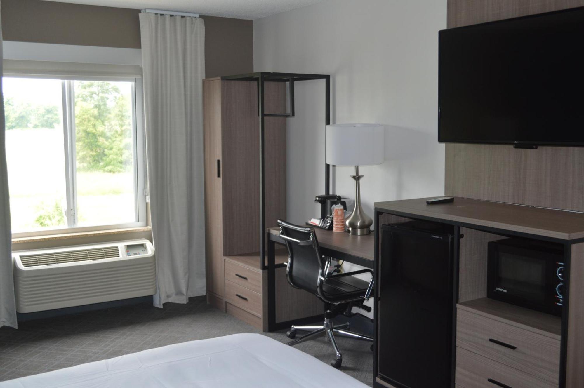 Comfort Inn & Suites Harrisburg-Hershey North Екстер'єр фото