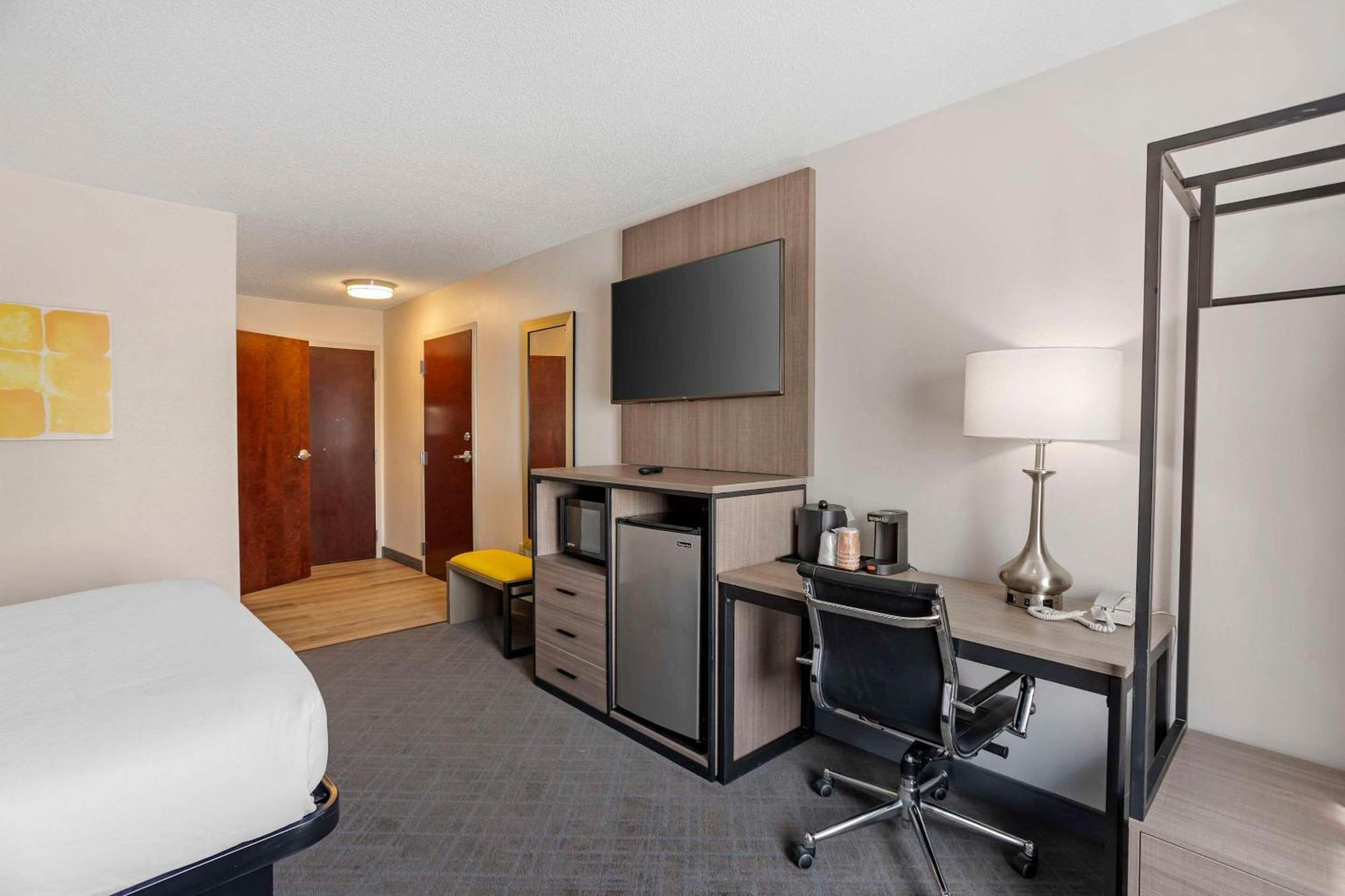 Comfort Inn & Suites Harrisburg-Hershey North Екстер'єр фото