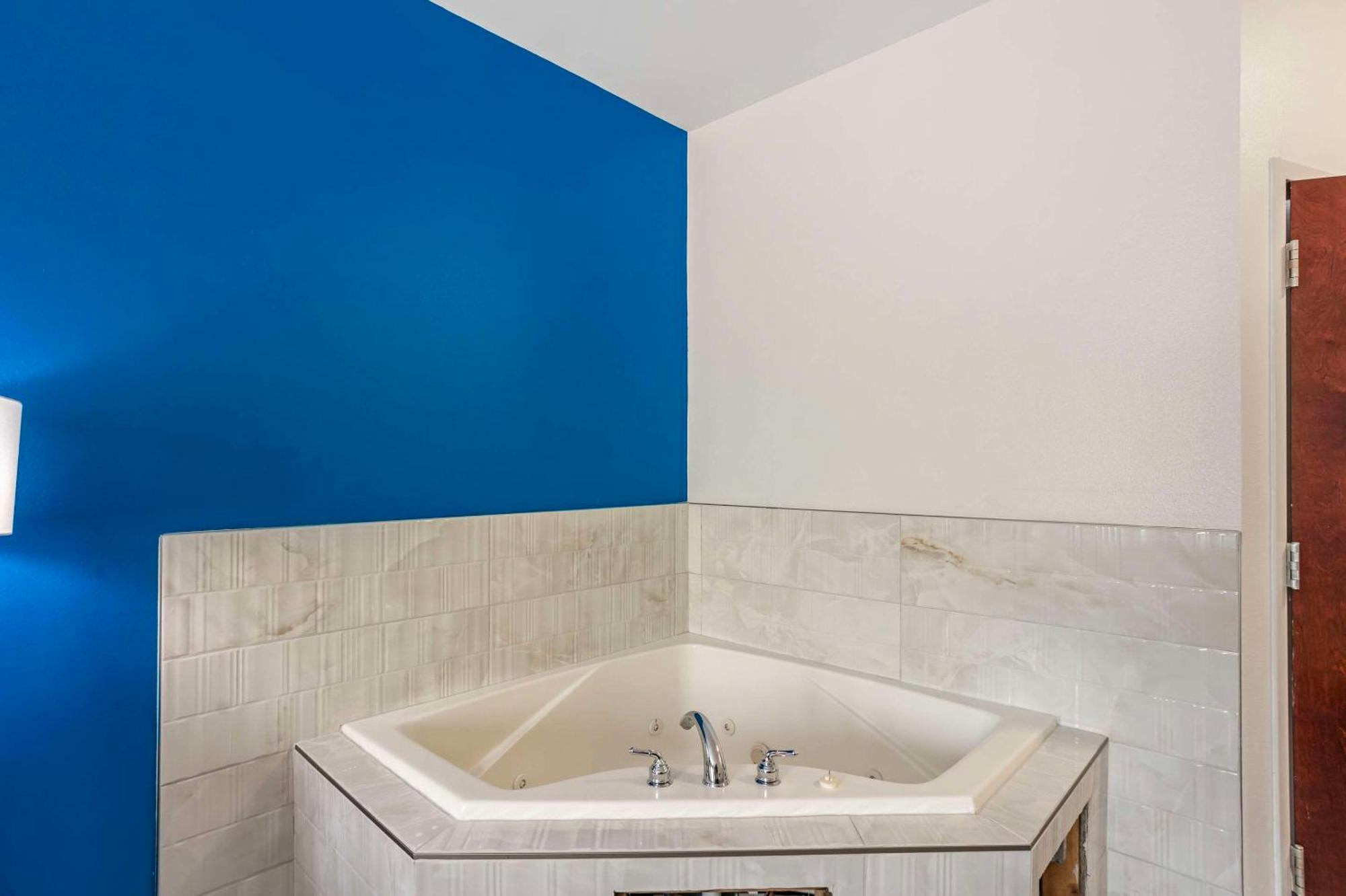 Comfort Inn & Suites Harrisburg-Hershey North Екстер'єр фото
