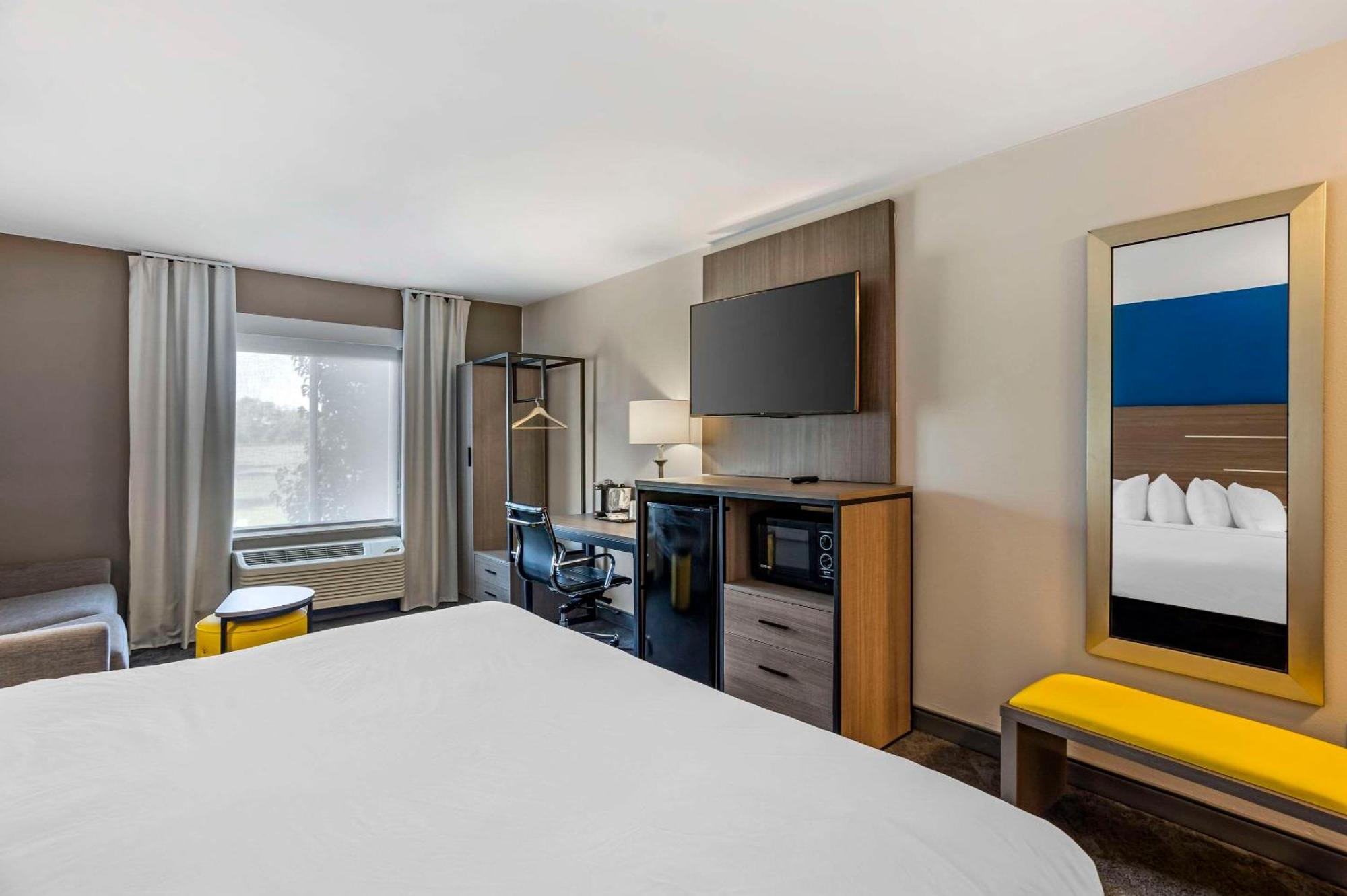 Comfort Inn & Suites Harrisburg-Hershey North Екстер'єр фото
