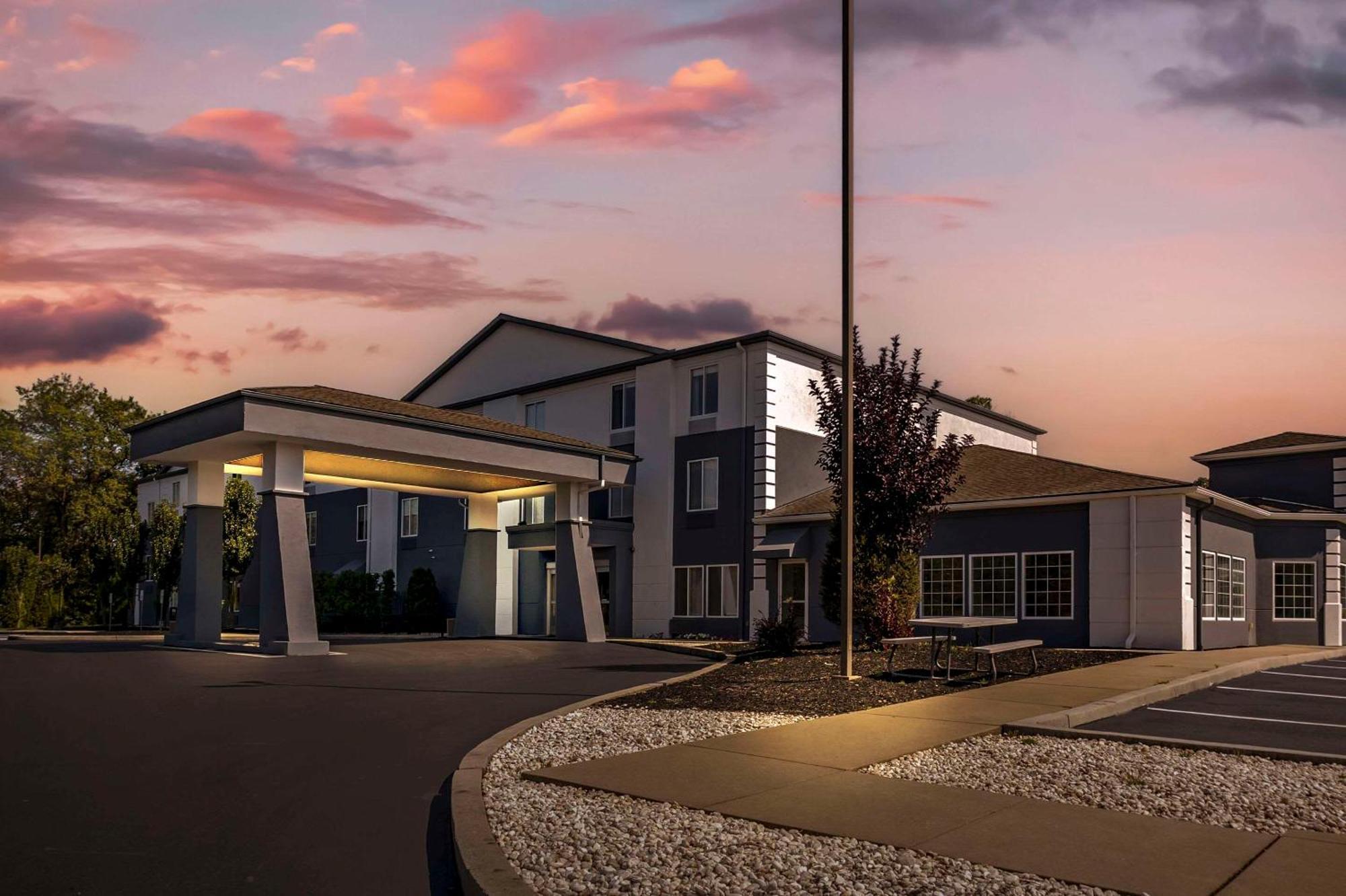 Comfort Inn & Suites Harrisburg-Hershey North Екстер'єр фото